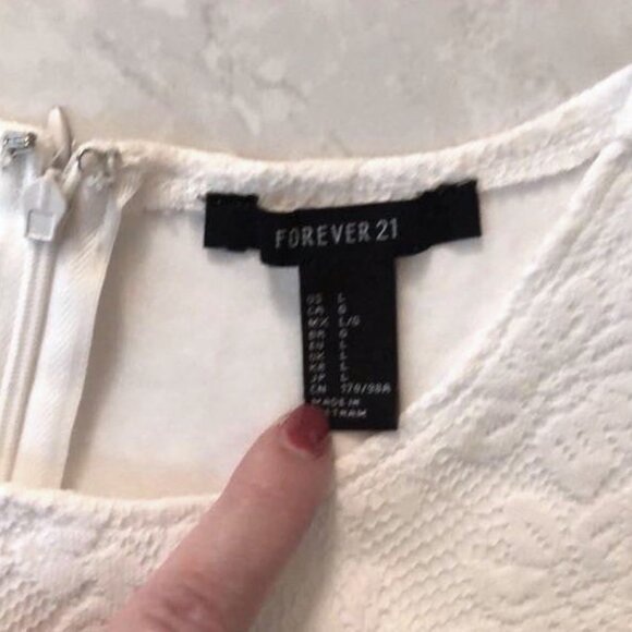 🌸 Forever 21🌸Pretty High Neck White Dress with Floral Lace Pattern - Picture 7 of 8